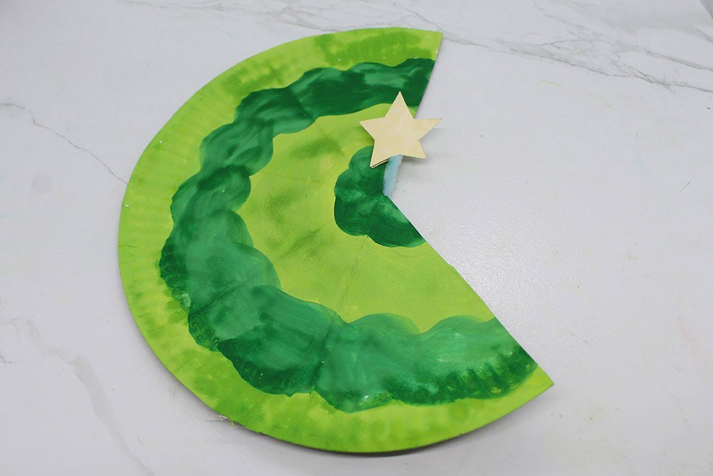 How to Make a Paper Plate Christmas Tree - Step 013