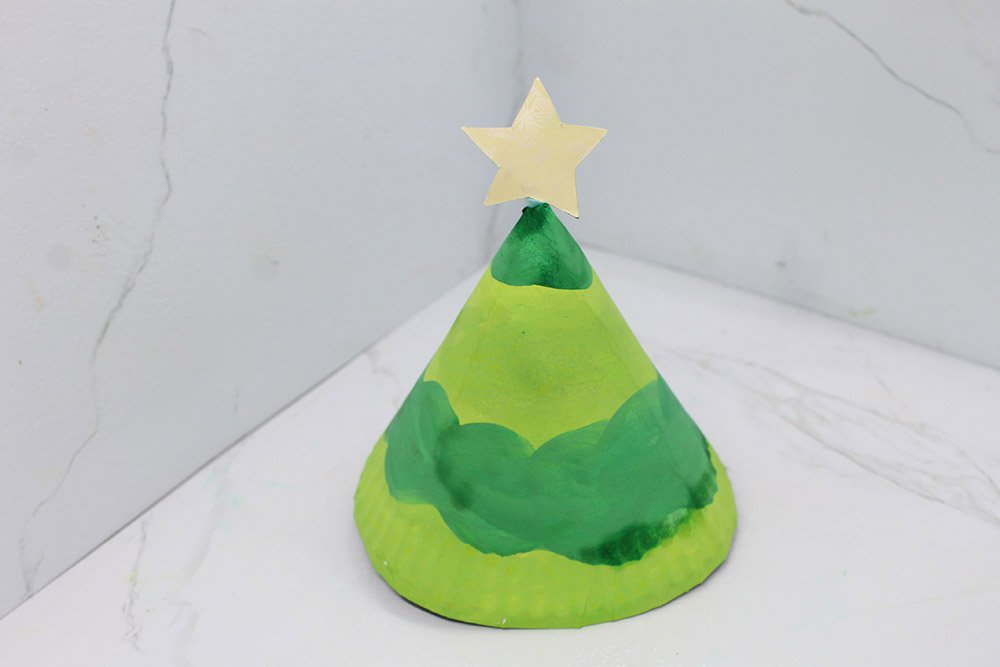 How to Make a Paper Plate Christmas Tree - Step 016