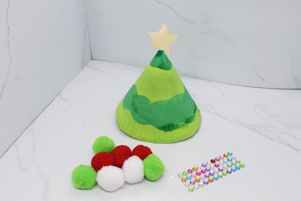 How to Make a Paper Plate Christmas Tree - Step 017