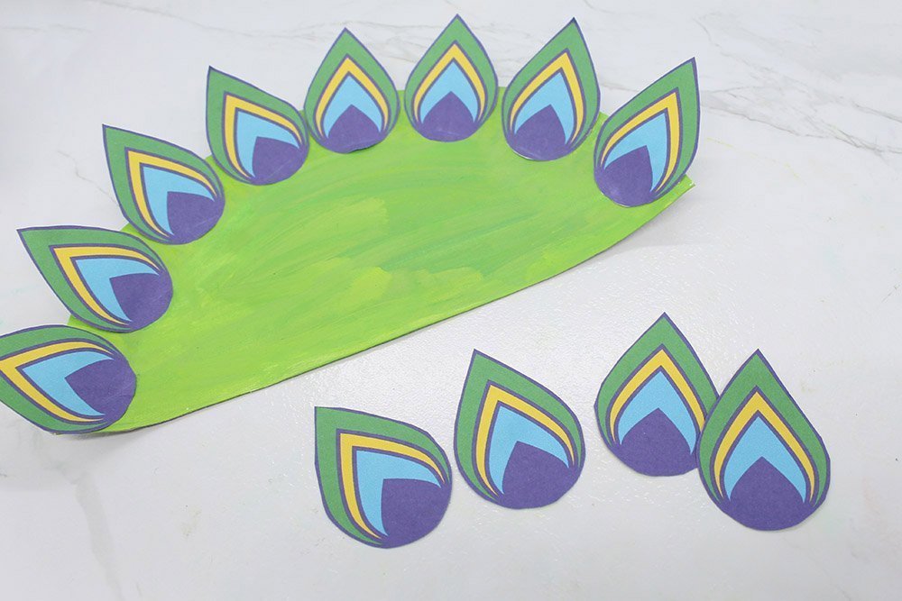How to Make a Paper Plate Peacock - Step 020