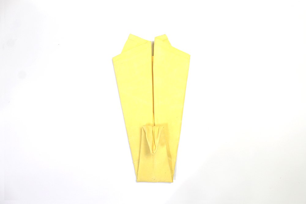 How_to_do_a_turkey_napkin_fold_step_16