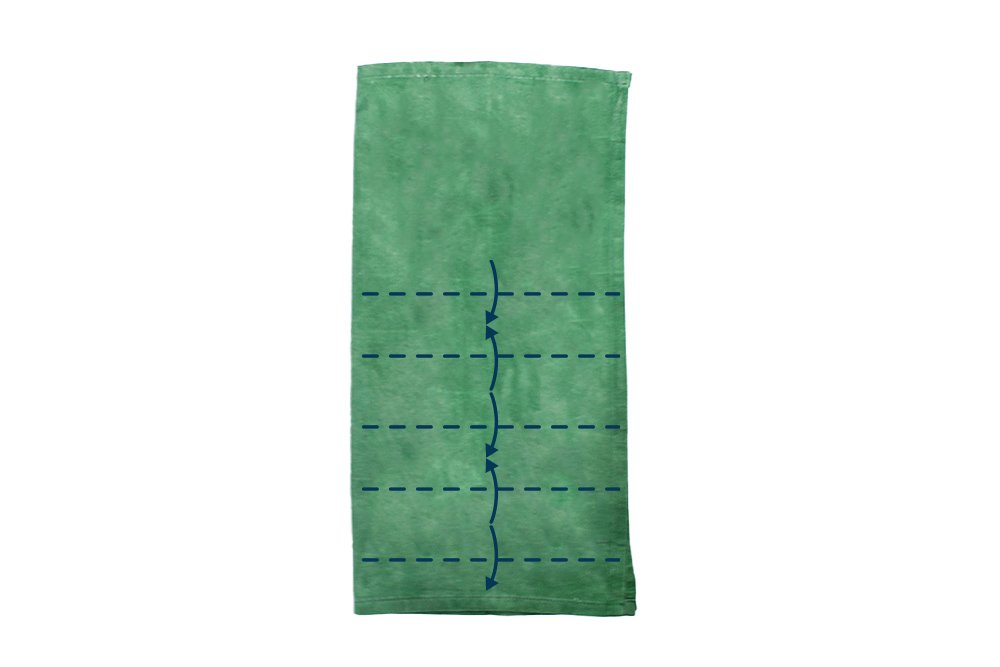 How_to_do_a_turkey_napkin_fold_step_2