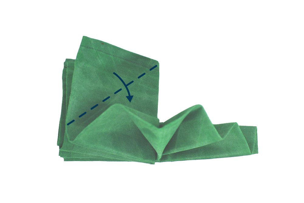 How_to_do_a_turkey_napkin_fold_step_4