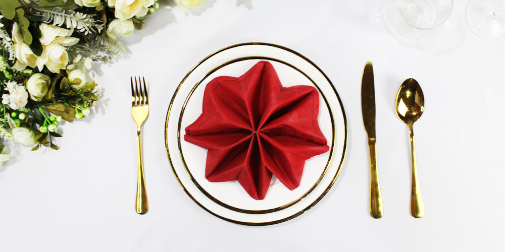 Christmas Napkin Folding Star - Thumbnail