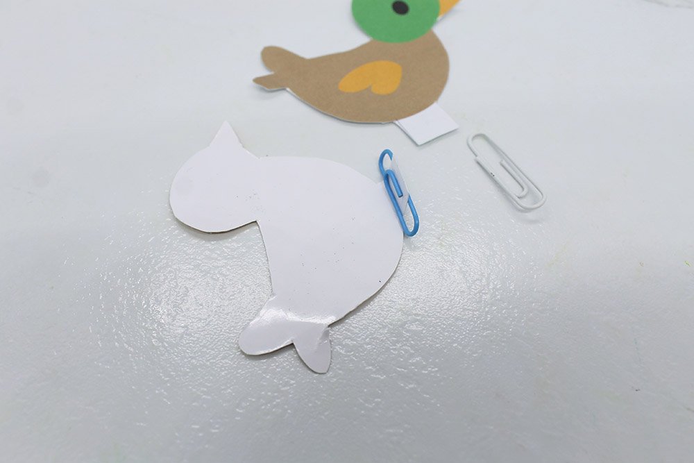 How To Make a Paper Plate Duck - Step 09