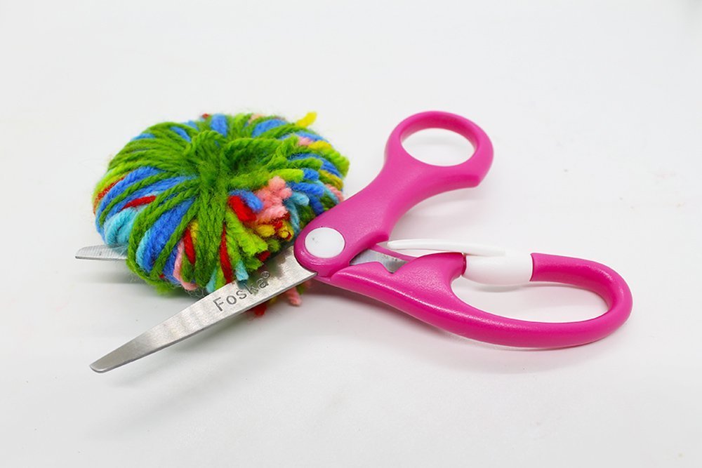 how_to_make_a_pom_pom_hat_step_24