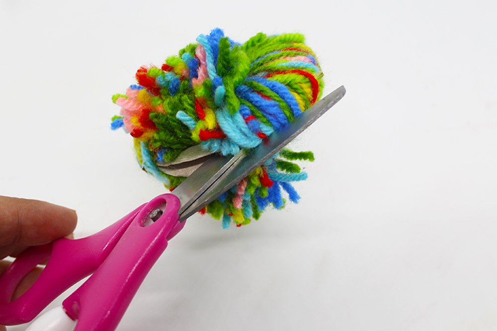 how_to_make_a_pom_pom_hat_step_25