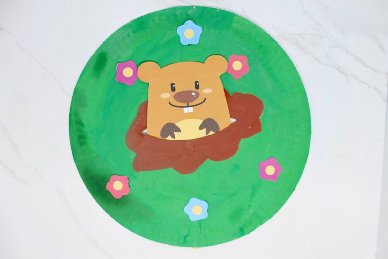 how- to-make -a-groundhog-paper-plate-craft-finished