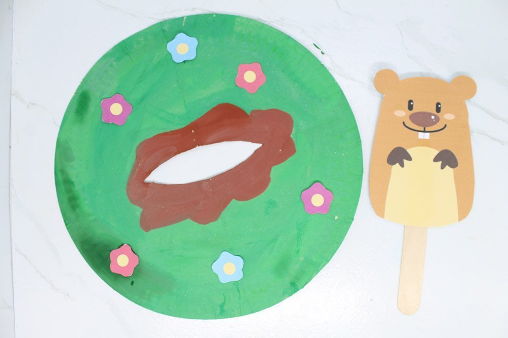 how- to-make -a-groundhog-paper-plate-craft-step-16