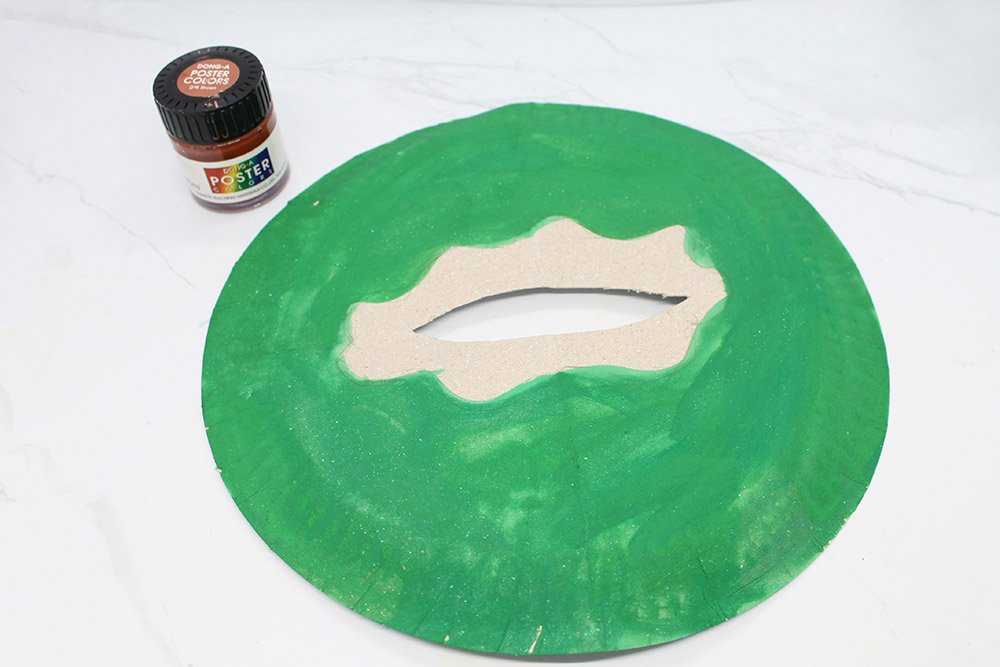 how- to-make -a-groundhog-paper-plate-craft-step-7