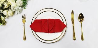 How to Fold the Pro Kontra Napkin - Thumbnail