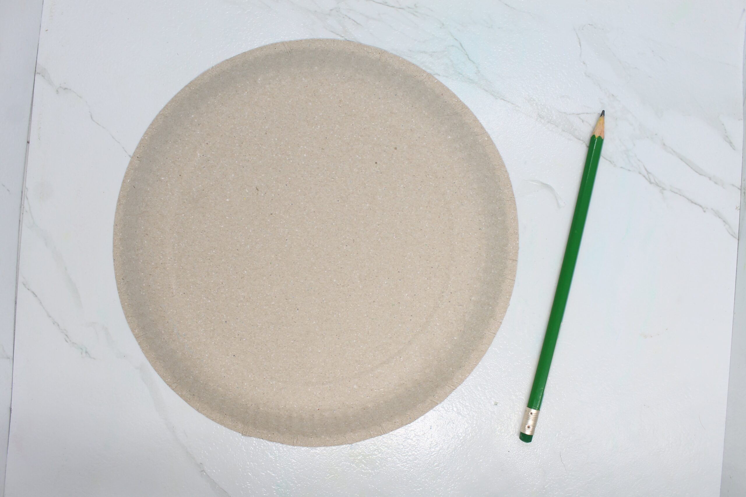 how_to_make_a_paper_plate_lollipop_craft_step_1