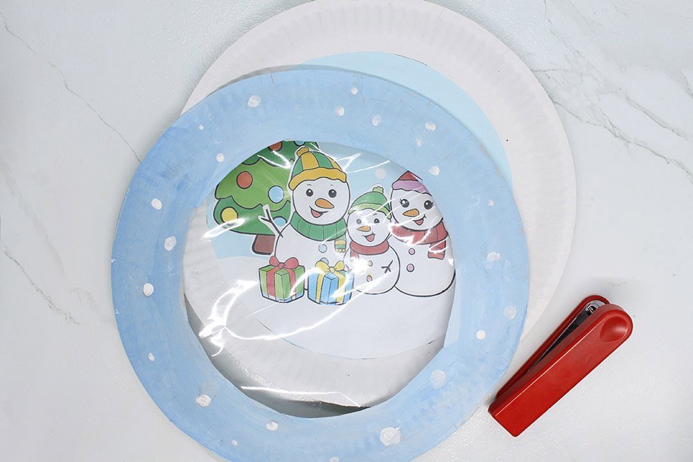 how_to_make_a_paper_plate_snow_globe_step_21