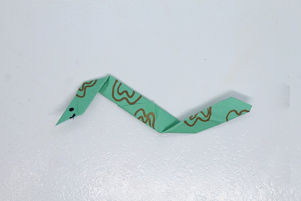 how_to_make_papaper_plate_boat_Noah