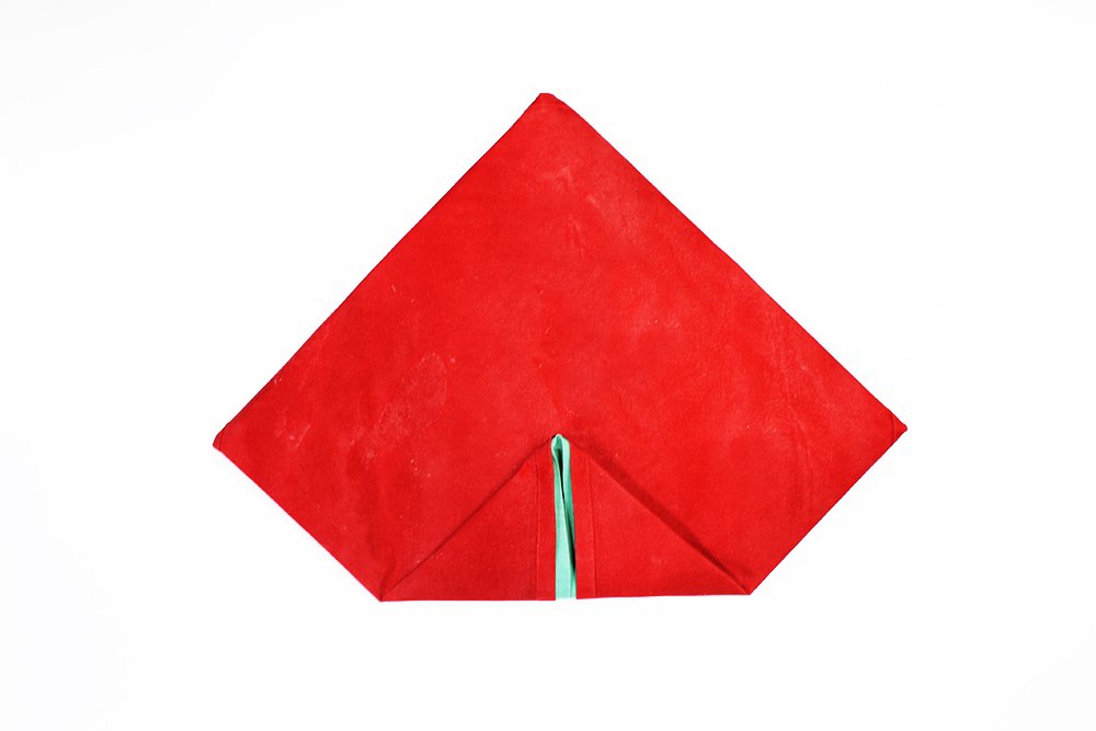 napkin_pocket_fold_with_menu_guide_step_7