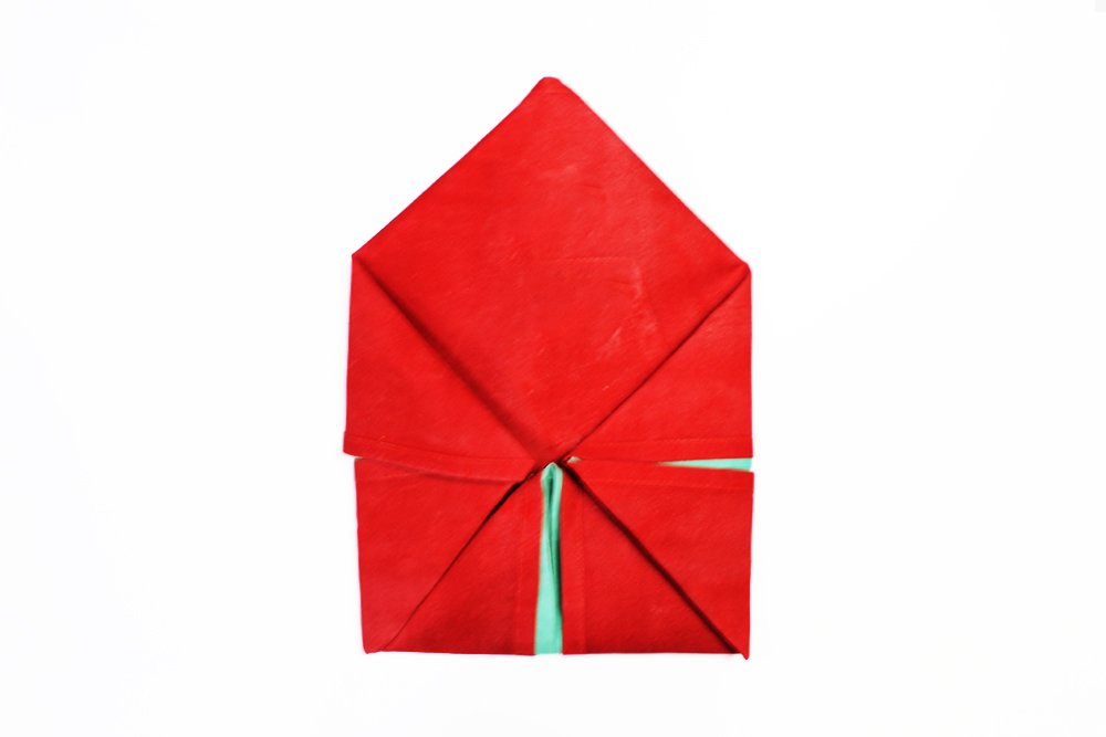 napkin_pocket_fold_with_menu_guide_step_8
