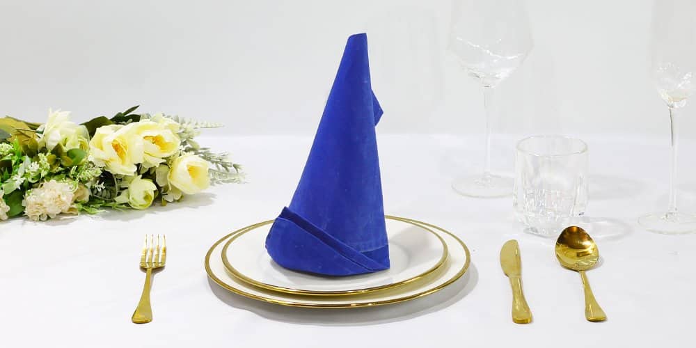 Simple Elf Hat Napkin Fold for the Christmas Holiday Season ⭐