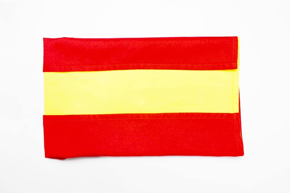 How to Make a Spanish Napkin Flag - Step 05